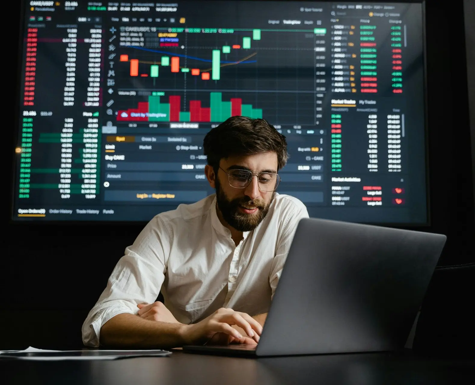 Finanzdienstleistungen – Strategische Beratung für Wachstum und Risikomanagement Financial Services – Strategische Lösungen für Wachstum, operative Exzellenz und Risikominimierung